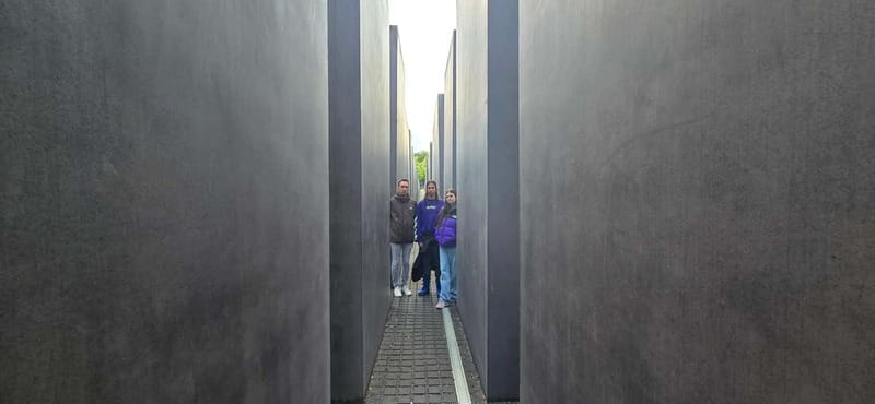 Berlin: guided Segway tour in the heart of the city - Languages and the pace of storytelling