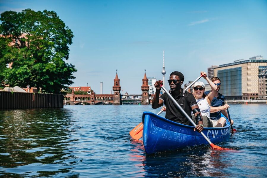 Berlin: Guided Tour by Canoe - Kreuzberg by water: how the Landwehr Canal route really feels