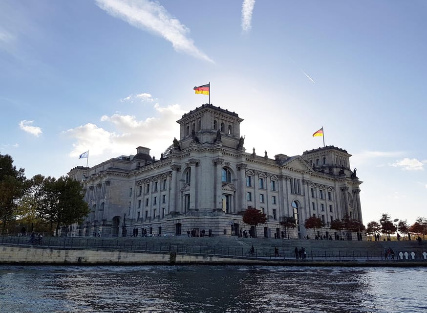 Berlin: Guided Walking Tour around the Reichstag - Verwaltung des Deutschen Bundestages and Jakob-Kaiser-Haus: Where Work Gets Done