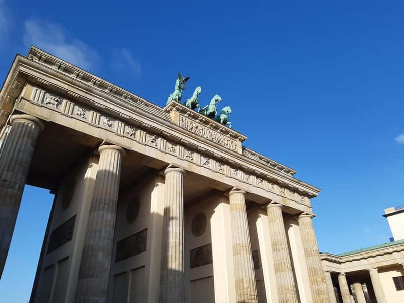 Berlin: Guided walking tour of the must-see sights - Brandenburg Gate and Tiergarten: the walkable center of Berlin