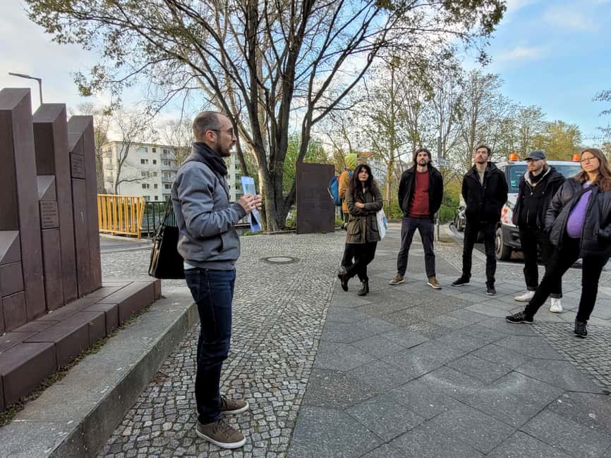 Berlin: Hansaviertel Modernist Architecture Tour - A quiet memorial stop that carries real weight