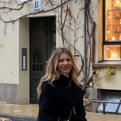 Berlin: Hidden Backyards Guided Walking Tour - Starting at Butler’s on Hackescher Markt 4: how you get oriented fast