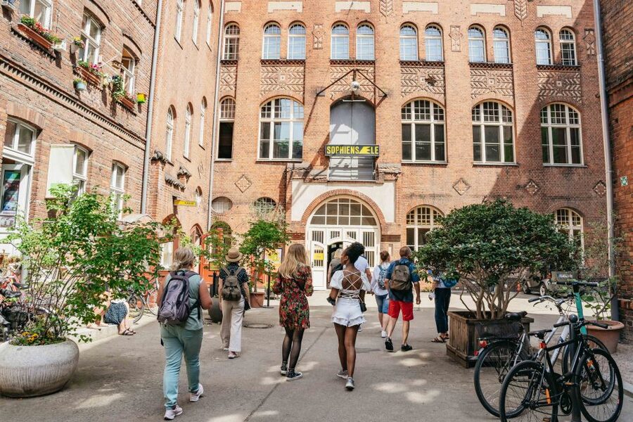 Berlin: Hidden Backyards Guided Walking Tour - Hackesche Höfe and Rosenhöfe: learning the block architecture