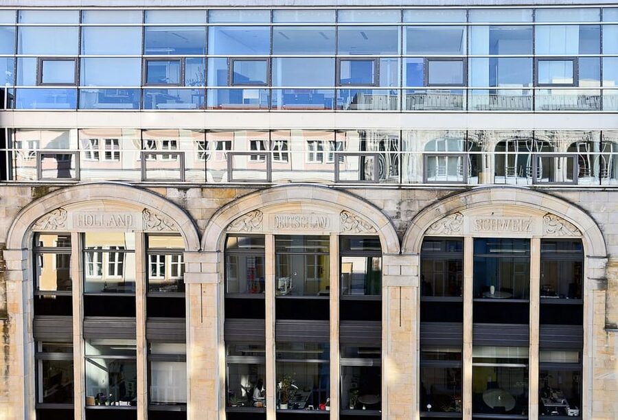 Berlin: Hidden gems around the Gendarmenmarkt - Guided walking tour - Gendarmenmarkt In Berlin-Mitte: A Square Worth Rereading