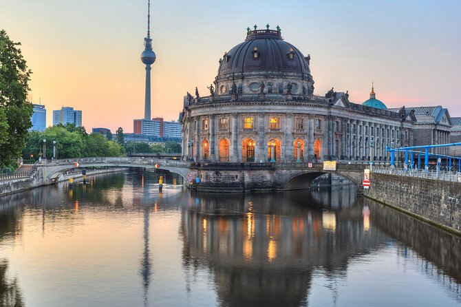 Berlin Highlights Self guided scavenger hunt and Walking Tour - What to bring (and what can slow you down)