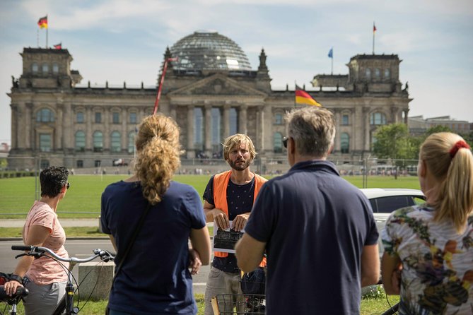 Berlin Highlights Sightseeing Bike Tour in Small Groups - Bundeskanzleramt to Brandenburg Gate: Power and Ceremony in One Line