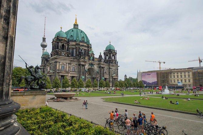 Berlin Highlights Sightseeing Bike Tour in Small Groups - Through Central Parks Toward Victory Column (and Café am Neuen See)