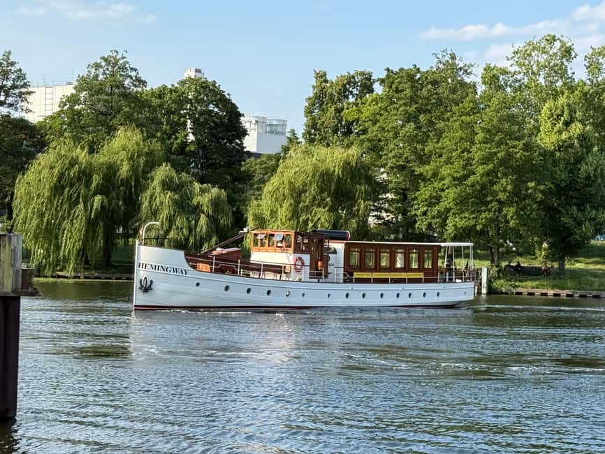 Berlin: Historic Boat Sightseeing City Center Tour - Drinks, music, and saloon comfort: the part you’ll actually feel