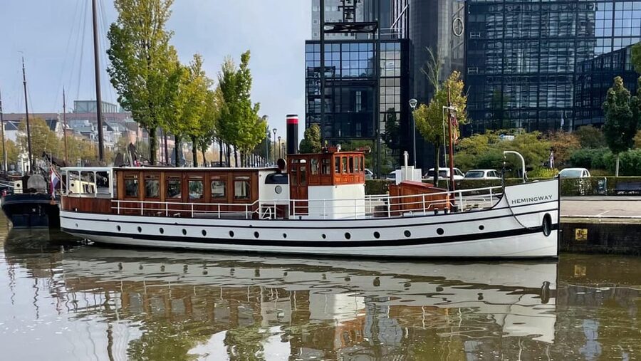 Berlin: Historic Boat Sightseeing City Center Tour - Price and value: is $33 a fair deal for central Berlin views?