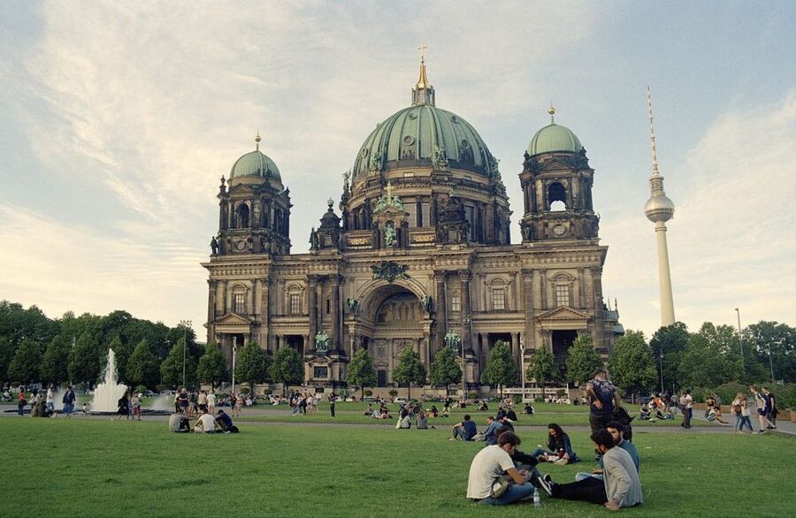 Berlin Historical Highlights Walking Tour - The Reichstag area, Brandenburg Gate, and Unter den Linden: power and democracy in one line