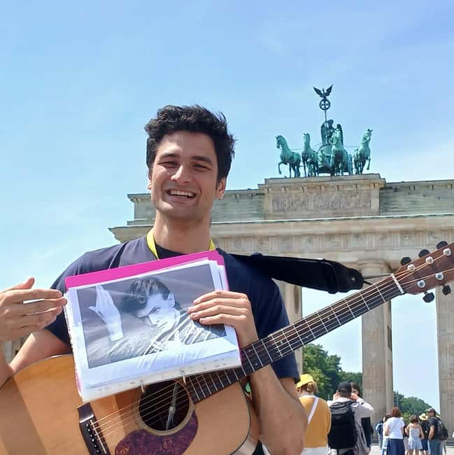Berlin: Historical Walking Tour with Live Music - Key highlights worth your time