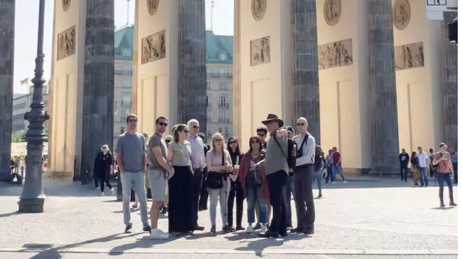 Berlin: Hitler's Berlin The Rise & Fall Guided Walking Tour - Meeting at Brandenburg Gate and settling into the route