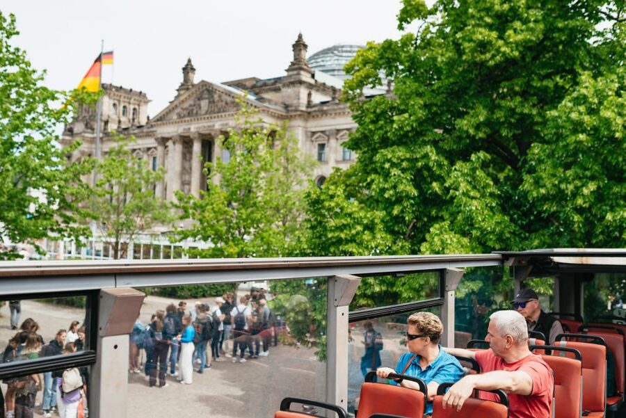 Berlin: Hop-on Hop-off Bus Tour with Live Commentary - Museum Island and Humboldt University: passing the UNESCO-level stuff