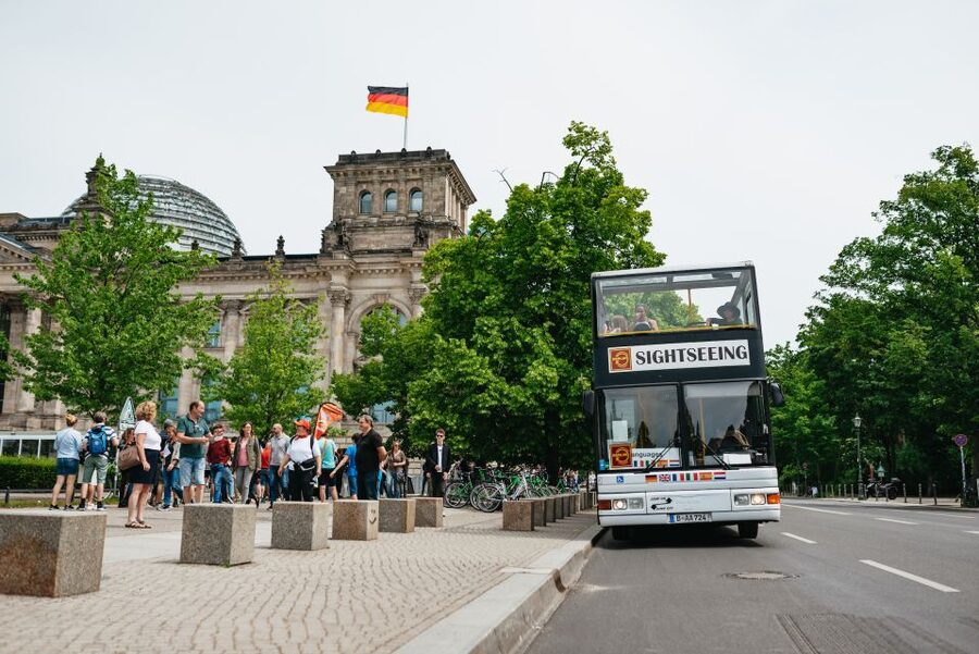 Berlin: Hop-on Hop-off Bus Tour with Live Commentary - Unter den Linden to Madame Tussauds: grand avenue with a story to match