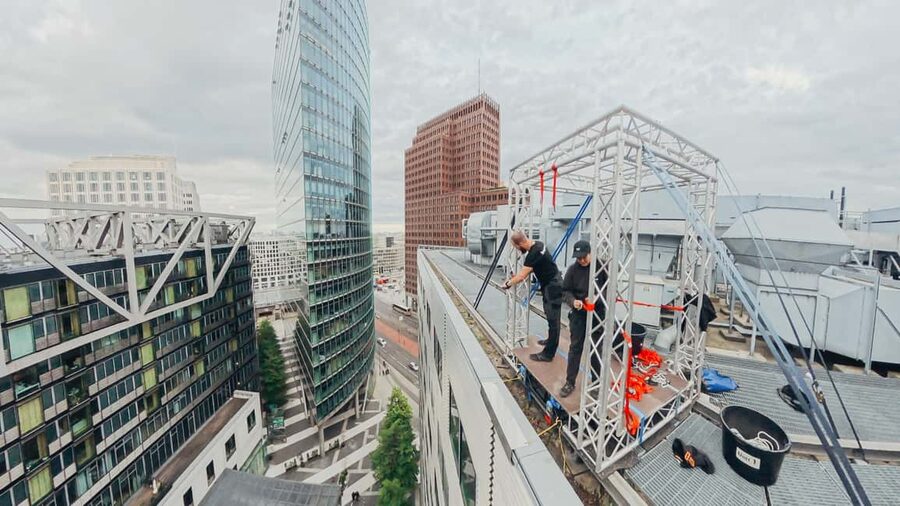 Berlin: House Running at "Das Center" Berlin 40m vertical! - A 40-Meter Descent on Das Center Glass