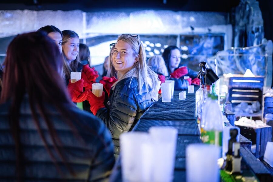 Berlin: Icebar Entrance with Complimentary Drinks - Berlin Icebar gets you into the cold fast