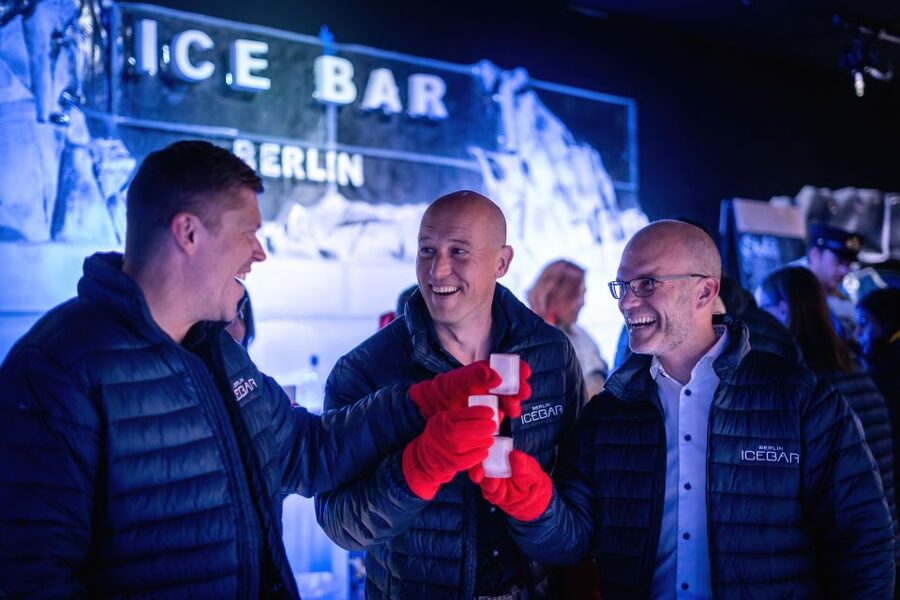 Berlin: Icebar Entrance with Complimentary Drinks - The warm lounge: welcome cocktail and the Hansa story setup