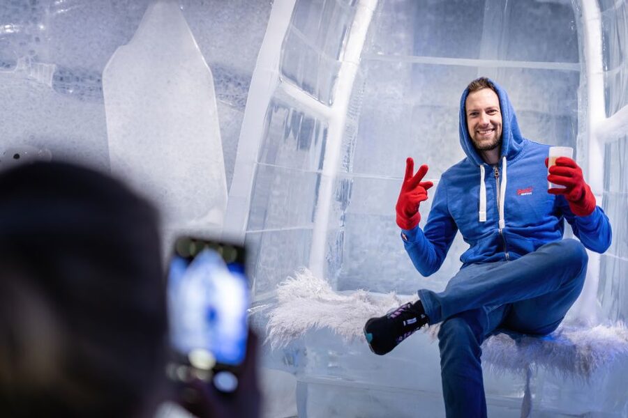 Berlin: Icebar Entrance with Complimentary Drinks - Inside the ice bar: ice-glass drinks and photo-friendly sculptures
