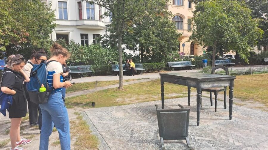 Berlin: Jewish Walking Tour including World War II - Community institutions in Mitte: schools and everyday life