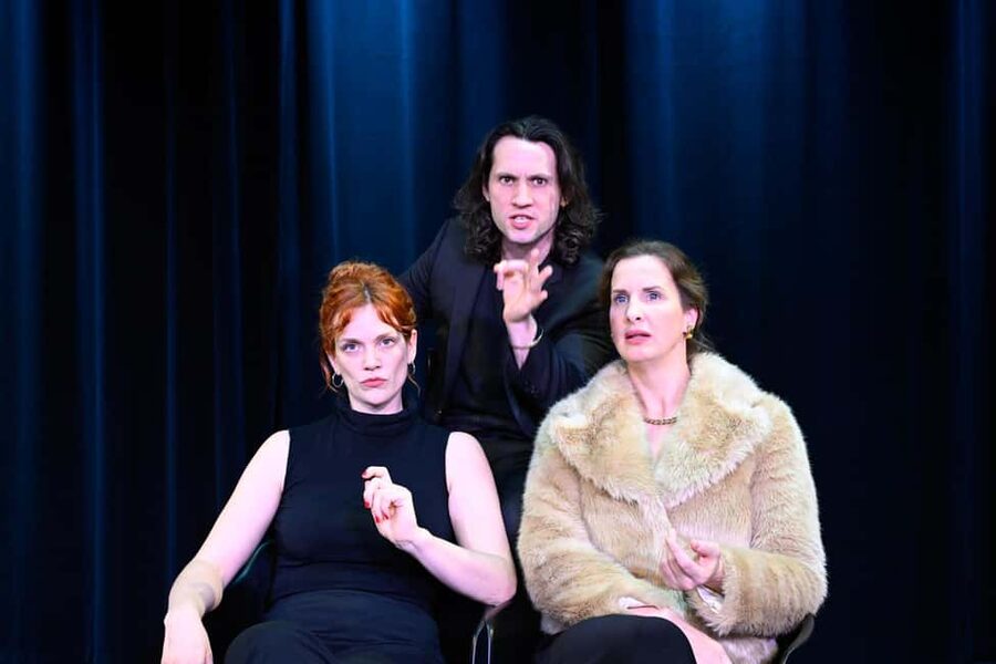 Berlin Kabarett Theater - The future is temporarily unavailable - Key things that make this Berlin cabaret special