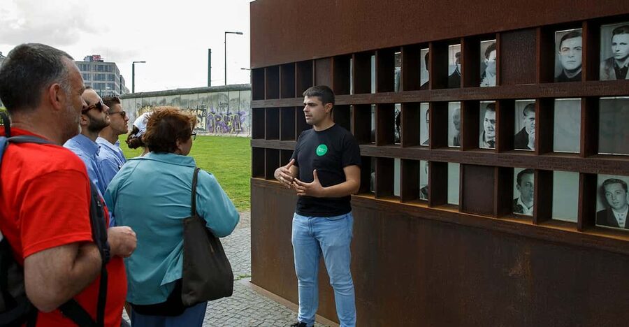 Berlin: Muro,Guerra Fría y Museo de la Stasi - De Alexanderplatz a la frontera: cómo es el recorrido