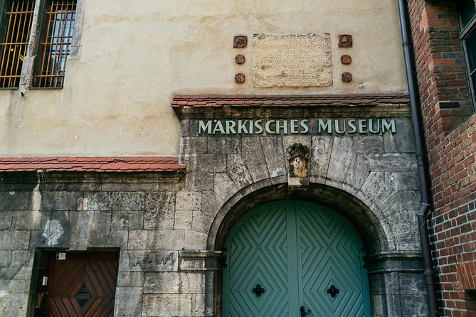 Berlin Museum Island & City PRIVATE TOUR with Dom Ticket Included - Friedrichswerdersche Kirche: small space, sharp focus on sculpture