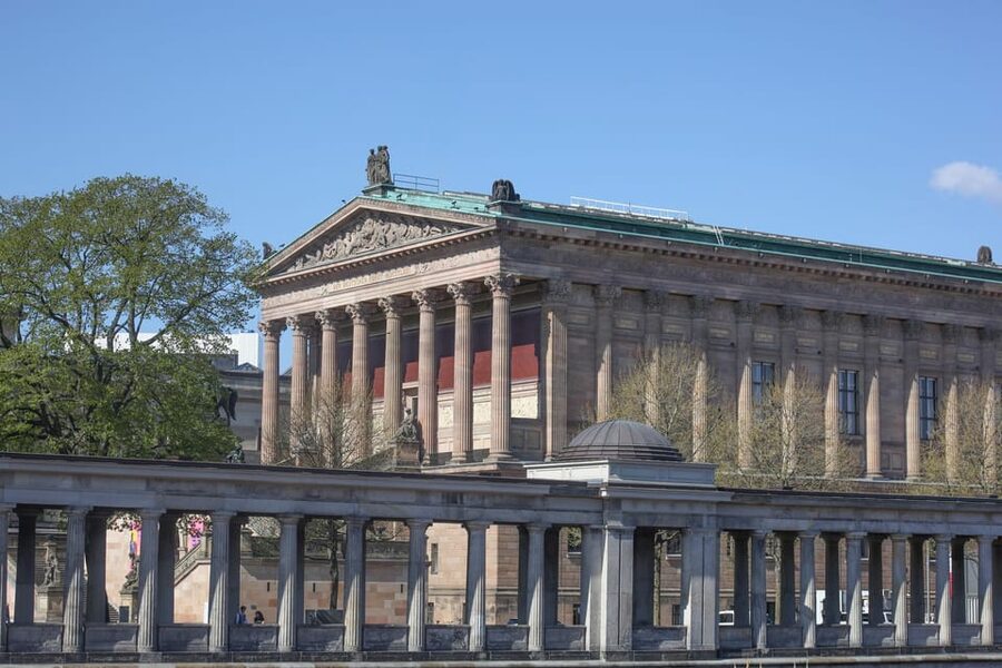Berlin: Museum Island Guided Walking Tour - Lustgarten and Berlin Cathedral: power, planning, and what the guide points out