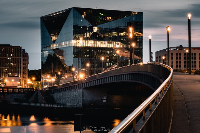 BERLIN PHOTO TOUR with a professional Photographer from Berlin - Tripod help and how to pack smarter