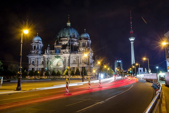 Berlin Photography Masterclass - Private Photography Lesson - Berliner Dom and Gendarmenmarkt: classic compositions with night color