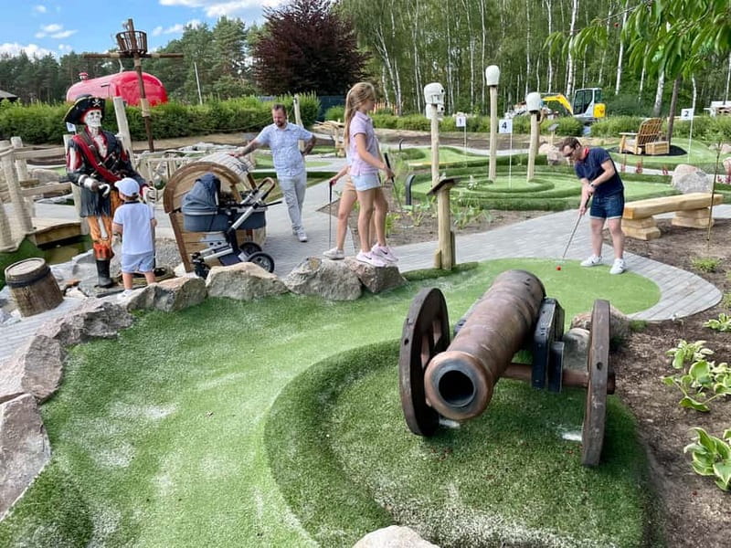 Berlin: Pirate´s Island Adventure Mini Golf Ticket - Family outing energy: who will enjoy this most