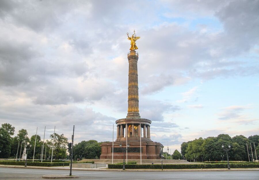 Berlin: Private 2-Hour Sightseeing Tour in Classic GDR Van - Photo Stops: The Trick Is Timing Your Expectations
