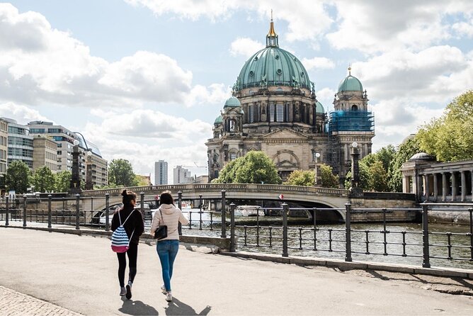 Berlin Private Custom Tour with a Local: Highlights & Hidden Gems - Mitte Courtyards and Murals: Berlin’s Creative Afterlife
