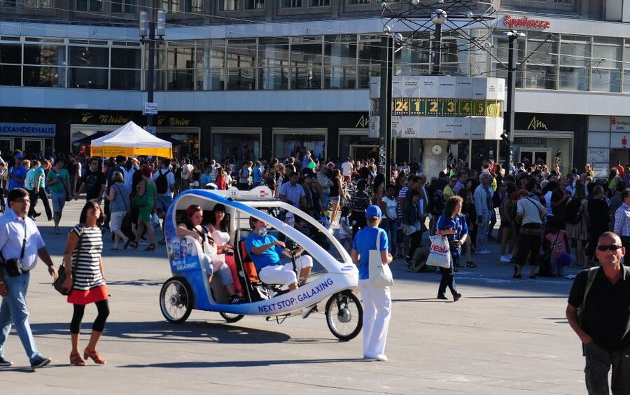Berlin: Private Guided E-Rickshaw Tour - Meeting at Alexanderplatz by the Weltzeituhr