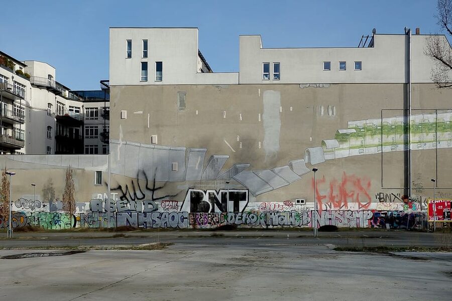 Berlin: Private Kreuzberg Street Art Walking Tour - The Politics of Graffiti: More Than Just Aerosol Art