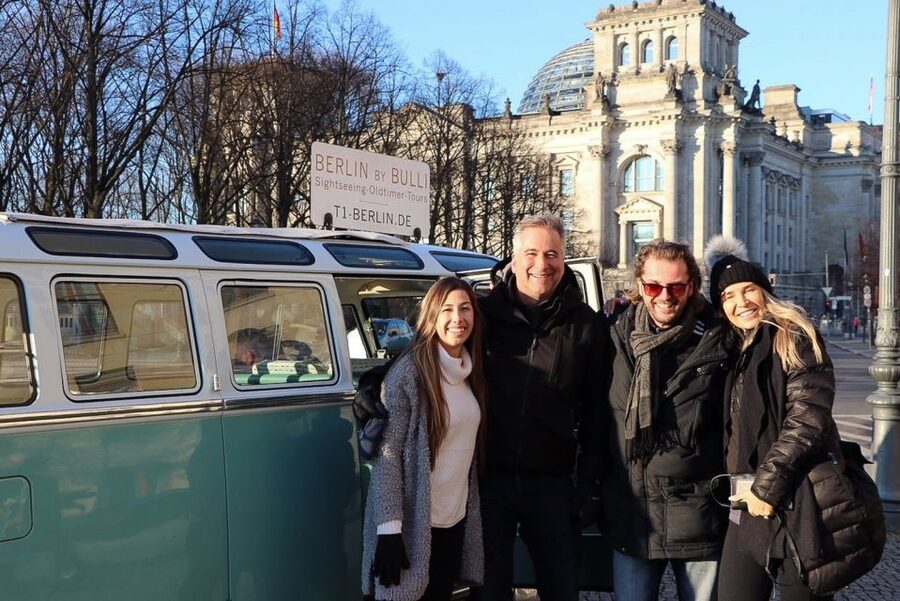 Berlin: Private Sightseeing Tour in Iconic Oldtimer VW Bus - Photo booklet and guide craft: what you take home