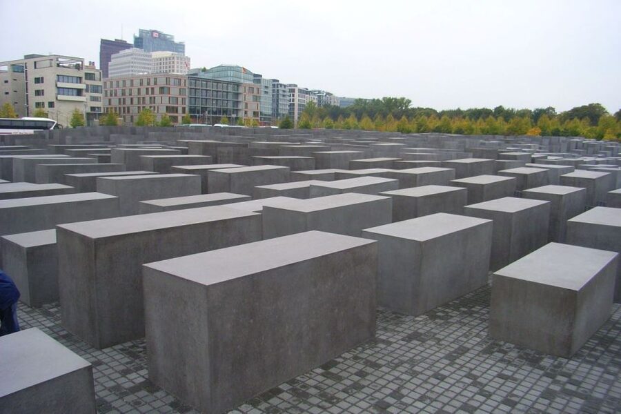 Berlin: Private Walking Tour with a Local Guide - Customizable route: choose your priorities on the day