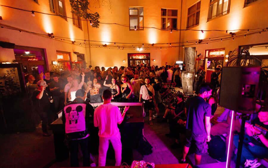 Berlin: Pub Crawl with Shots and VIP Club Entry - Price and value: why $22 can work in Berlin