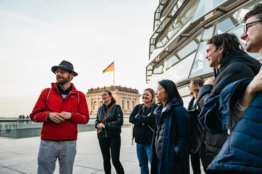 Berlin: Reichstag, Dome and Government District Guided Tour - Meeting at Paul-Löbe-Allee: Easy Start, Expect a Quick Walk