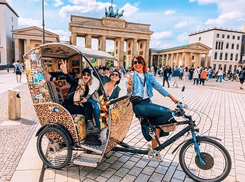Berlin Rickshaw Tour -2 hours & hotel pickup - groups up to 16 people - Comfort and small extras that actually help