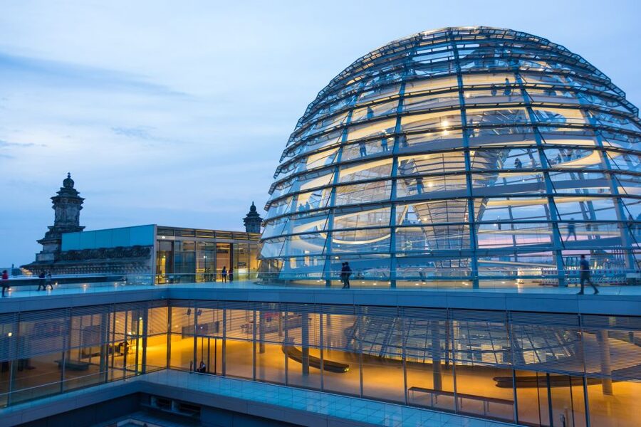 Berlin: Rooftop Dinner at the Käfer Restaurant Reichstag - Food and Service: Why People Keep Coming Back
