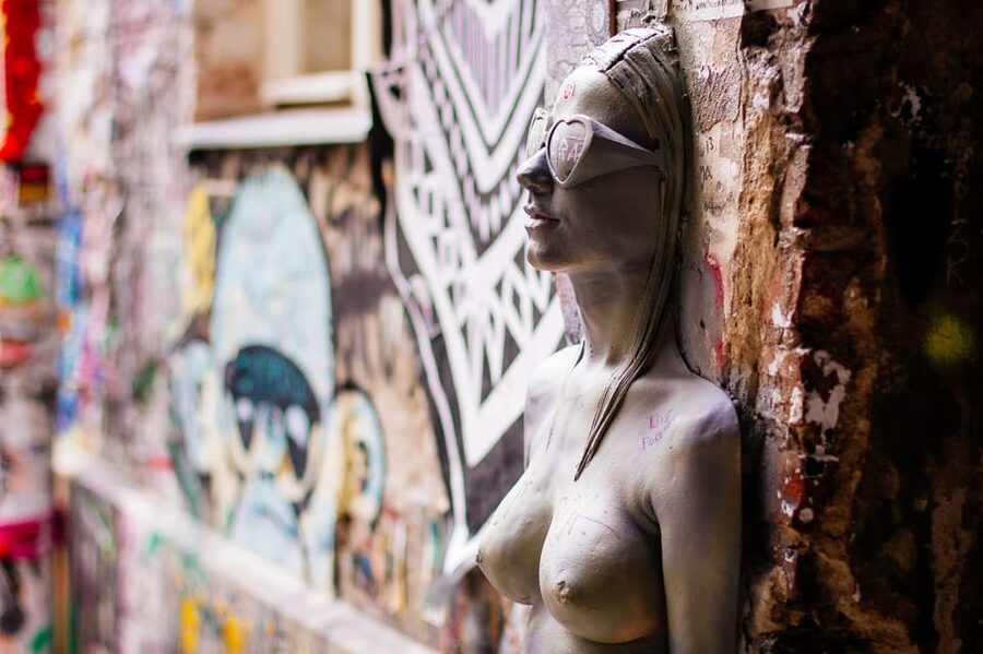 Berlin's Alternative Side: The Urban Jungle Tour - East Side Gallery: When the Berlin Wall Becomes a Global Art Wall