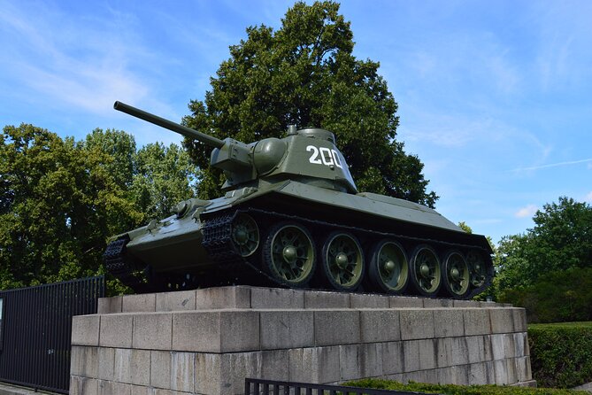 Berlin's Best: 2 Hour Walking Tour Third Reich and the Cold War - Why this Third Reich to Cold War route works in two hours