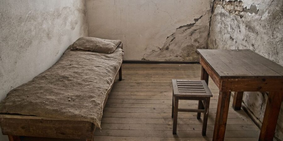 Berlin: Sachsenhausen Concentration Camp and Potsdam Tour - The real role of the guides: why names keep popping up