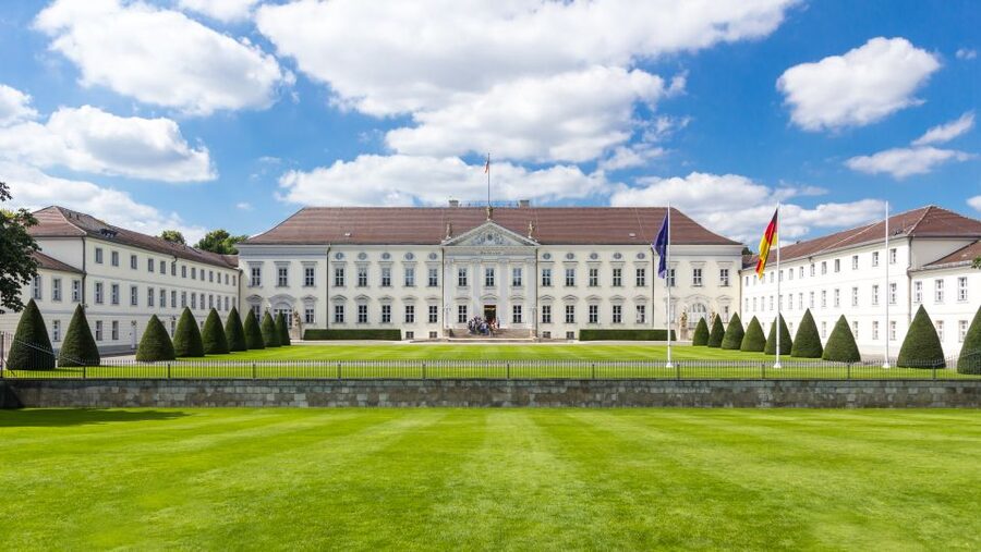 Berlin: Scenic Guided Tour by Private Car for 2, 3, 6 Hours - Reichstag, Jewish Quarter area, and photo-worthy drives that still feel informative