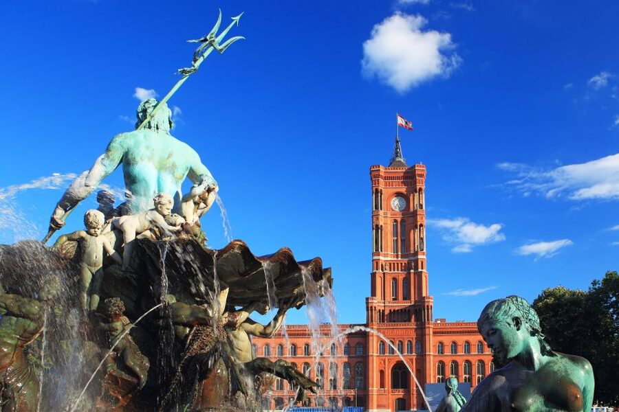 Berlin: Scenic Guided Tour by Private Car for 2, 3, 6 Hours - Museum Island and Unter den Linden: where the walk time matters most
