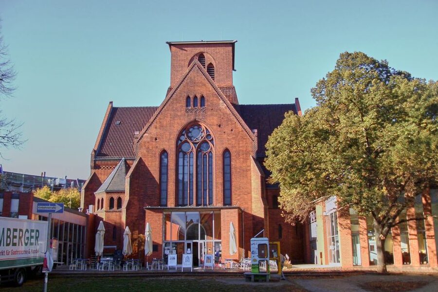 Berlin: Schillerkiez and Rollberg Walking Tour - The guide experience: Reinhold Steinle’s detail and personal tone