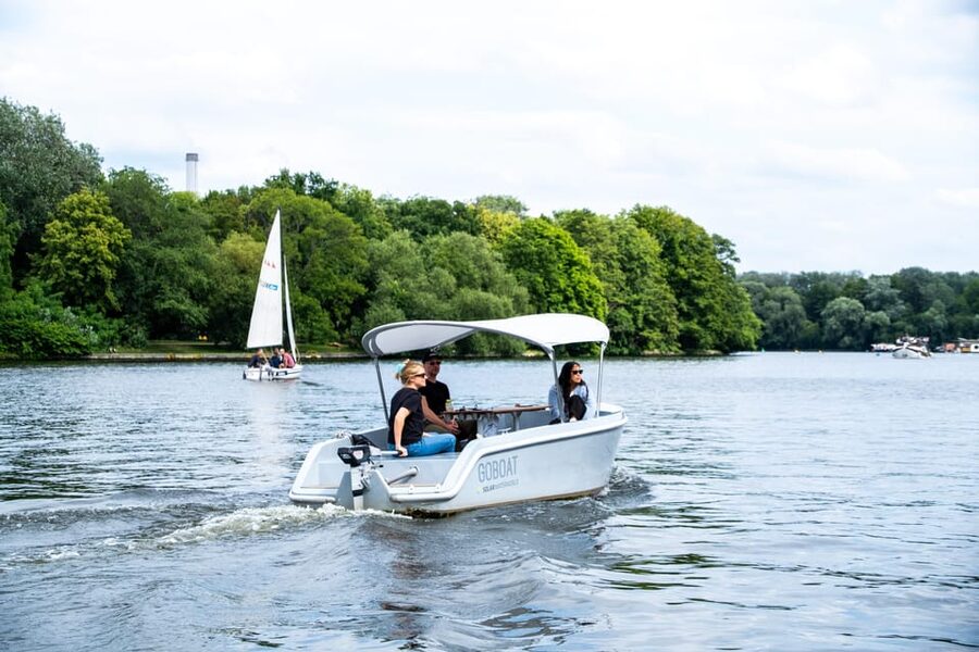 Berlin: Self-Drive Boat Tour - Cruising the Spree at your pace: sights, Molecule Man, and route freedom