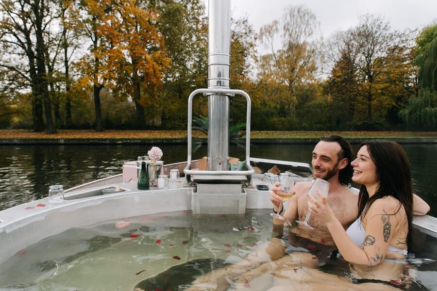 Berlin: Self-drive hot tub boat experience - Your Hot Tub, Your Boat: The Spree experience in plain terms