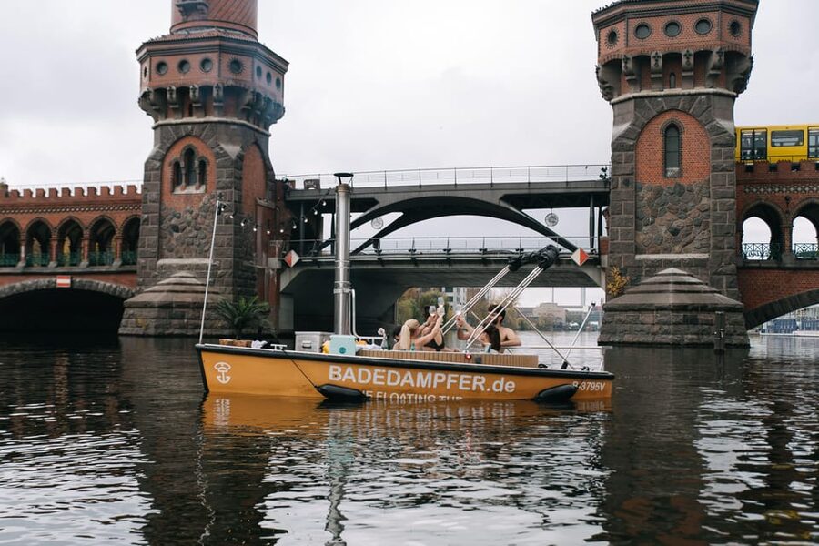 Berlin: Self-drive hot tub boat experience - Captain time on an electric boat (up to 6): easier than it sounds