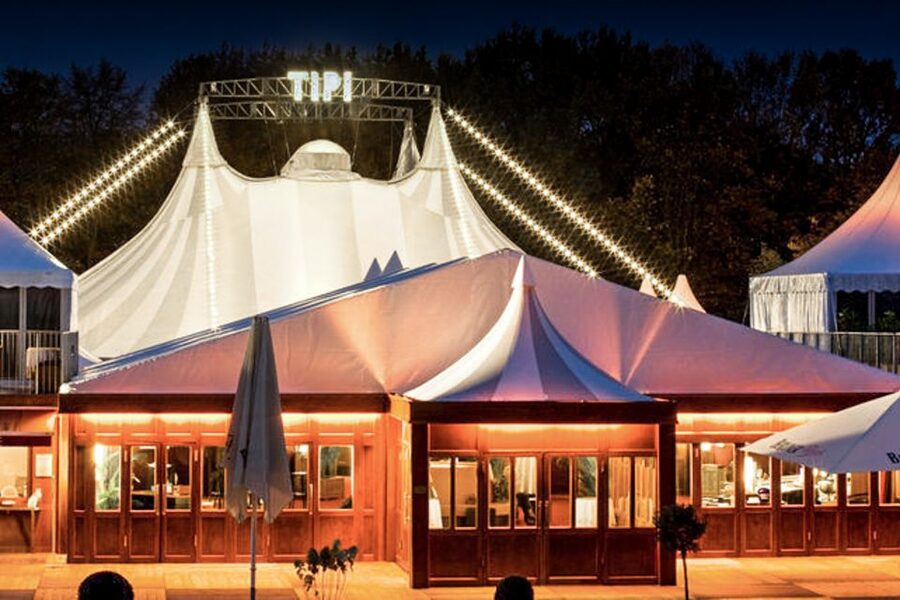 Berlin: Show at the Tipi am Kanzleramt - What the show is: cabaret, comedy, music, and variety acts